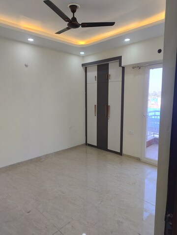 Furnished Amenities in 3 BHK Apartment at Omaxe Waterscapes, Gomti Nagar – for Rent
