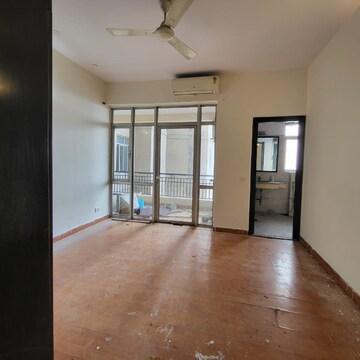 Room in 3 BHK Apartment at Central Park II-Bellevue, Tikri – for Rent
