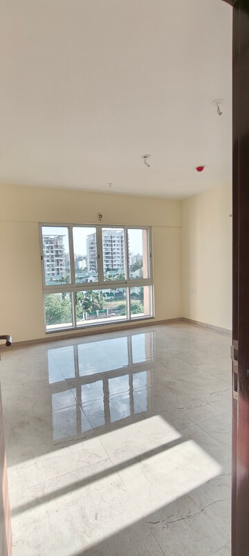 Room in 2 BHK Apartment at K Raheja Reserve, Mohammadwadi – for Rent