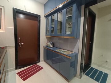 Room in 3 BHK Apartment at Kondapur – for Rent