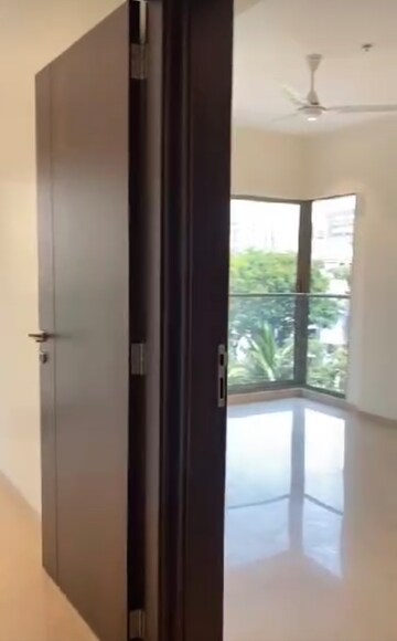 Room in 3 BHK Apartment at Supreme Evana, Bandra West – for Rent