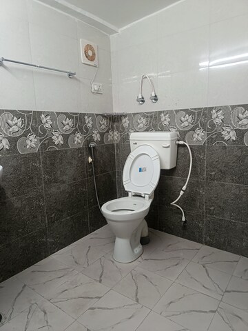 Bathroom in 1 RK Independent House at Sector 30 – for Rent