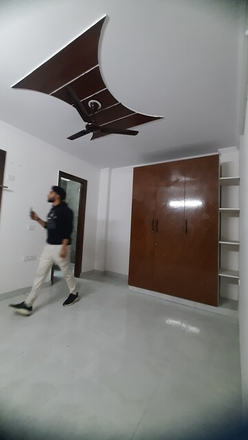 Furnished Amenities in 2 BHK Builder Floor at Hari Nagar – for Rent