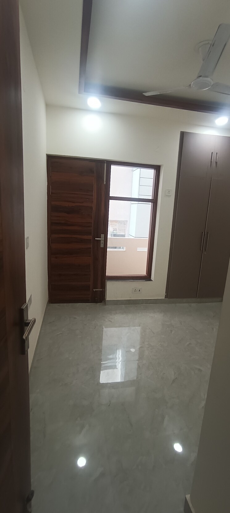 Room, bptp-district 3 Bedroom 150 Sq.Yd. Builder Floor In Sector 81 Faridabad 8189005