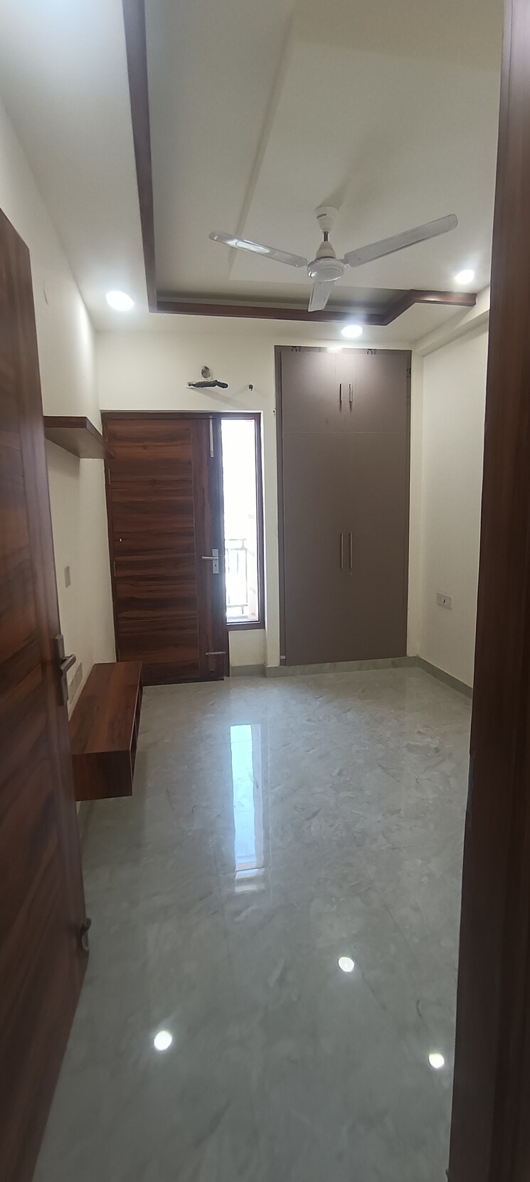 Room, bptp-district 3 Bedroom 150 Sq.Yd. Builder Floor In Sector 81 Faridabad 8189005