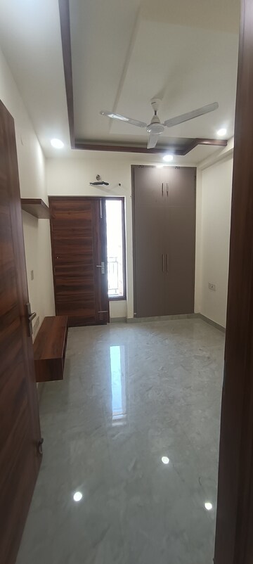 Room in 3 BHK Builder Floor at BPTP District 3, Sector 85 – for Sale