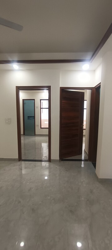 Room in 3 BHK Builder Floor at BPTP District 3, Sector 85 – for Sale
