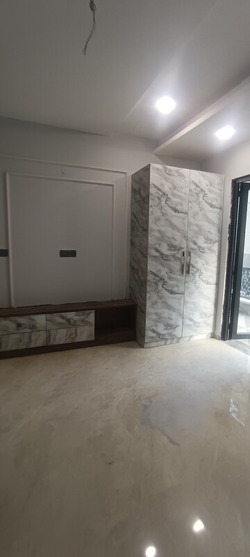 Room in 4 BHK Builder Floor at BPTP District 3, Sector 85 – for Sale