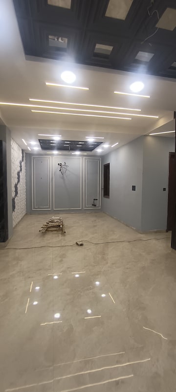 Room in 4 BHK Builder Floor at BPTP District 3, Sector 85 – for Sale