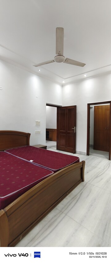 Bedroom in 3 BHK Apartment at Defence Colony – for Rent