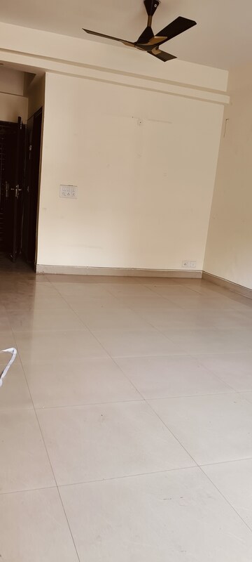 Room in 3 BHK Apartment at Gardenia Golf City, Sector 75 – for Sale