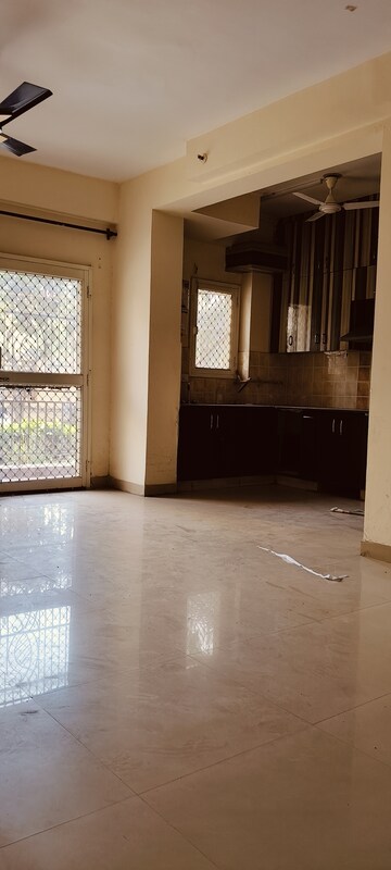 Room in 3 BHK Apartment at Gardenia Golf City, Sector 75 – for Sale