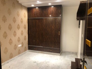 Furnished Amenities in 3 BHK Builder Floor at Rohini Sector 6 – for Rent