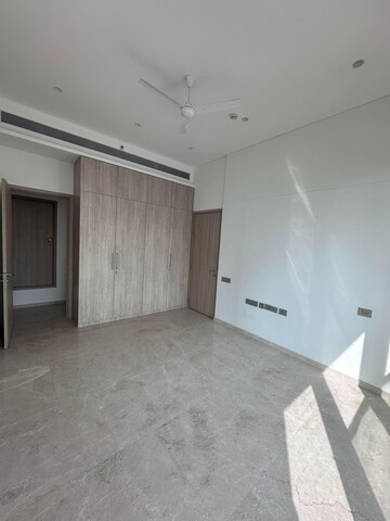 Room in 5 BHK Apartment at Rustomjee Crown, Prabhadevi – for Rent