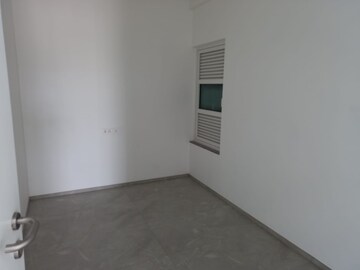 Room in 3.5 BHK Apartment at Clover Highlands, Kondhwa – for Rent