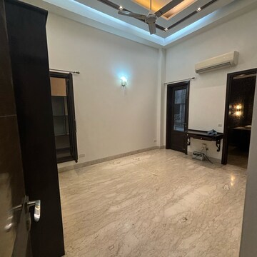 Room in 4 BHK Builder Floor at Green Park Extension – for Sale