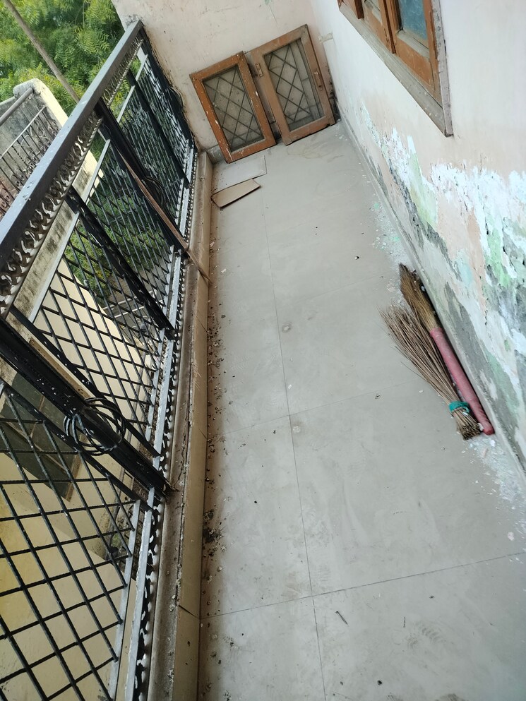 Balcony, sarita vihar 1 Bedroom 450 Sq.Ft. Apartment In Sarita Vihar Delhi 8189176