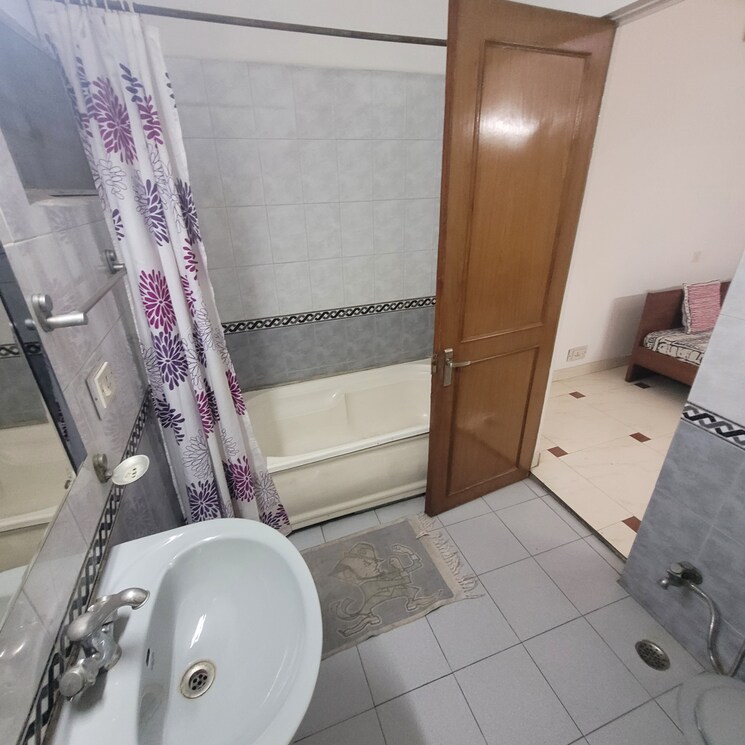 Bathroom, south extension ii 4 Bedroom 45000 Sq.Ft. Independent House In South Extension ii Delhi 8189181