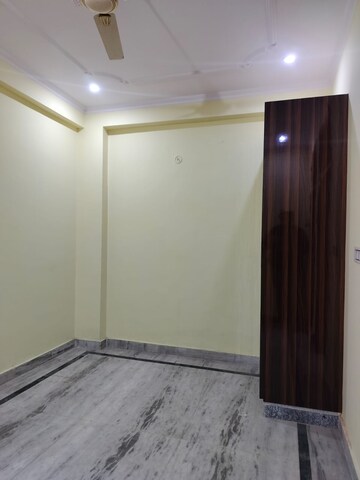 Room in 1 BHK Apartment at Sarita Vihar – for Rent