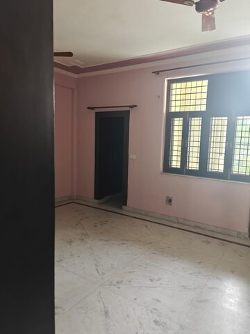 Room in 2.5 BHK Builder Floor at RWA Apartments Sector 116, Sector 116 – for Rent