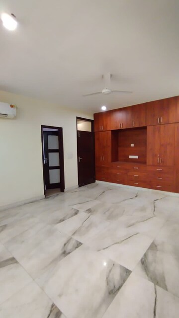 Room in 3 BHK Apartment at Panchsheel Vihar – for Sale