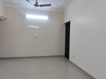 Room in 3 BHK Apartment at Sarita Vihar – for Sale