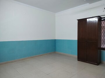 Room in 3 BHK Apartment at Sarita Vihar – for Sale