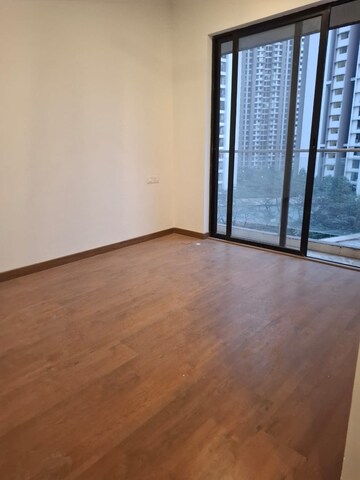 Room in 2 BHK Apartment at Risland The Icon, Dhokali – for Rent
