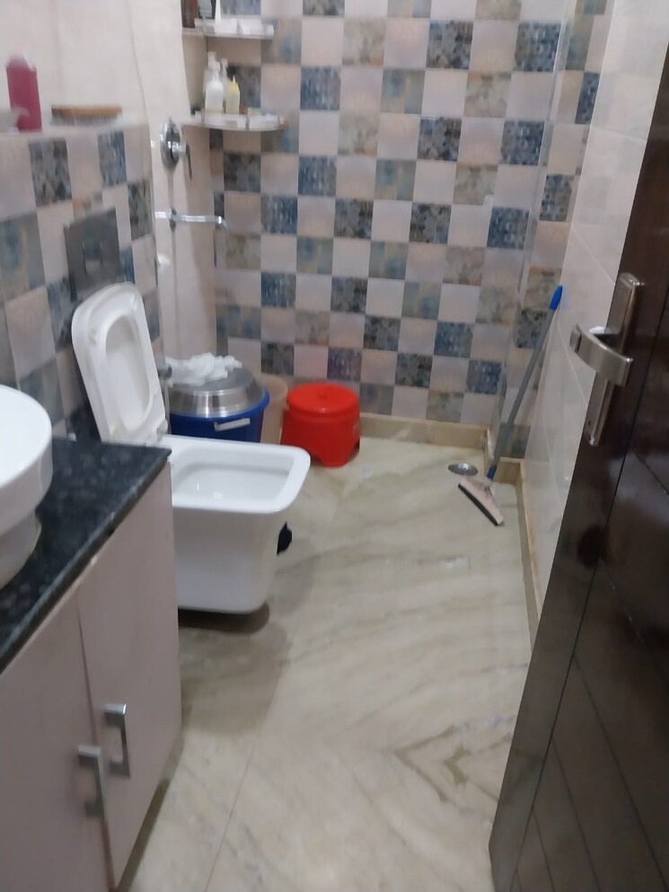 Attached Bathroom, saraswati vihar 3 Bedroom 2000 Sq.Ft. Builder Floor In Saraswati Vihar Delhi 8189276