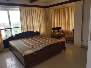 Bedroom in 4 BHK Apartment at Sterling Seaface, Worli – for Rent