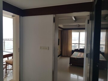Room in 4 BHK Apartment at Sterling Seaface, Worli – for Rent