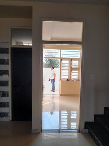 Room in 4 BHK Independent House at Shree Narayan City Vistar, Kalwar Road – for Sale