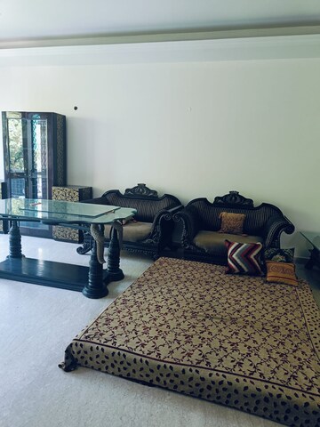 Living Room in 4 BHK Builder Floor at Green Park Extension – for Rent