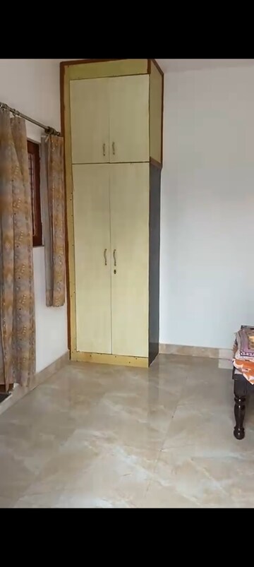Room in 1 RK Independent House at Sector 21d – for Rent