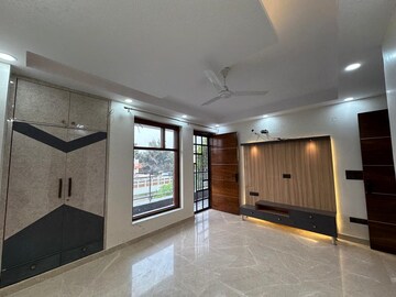 Room in 3 BHK Builder Floor at Meenakshi Garden – for Rent