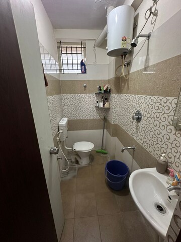 Master Bedroom in 2 BHK Apartment at Halasuru – for Rent