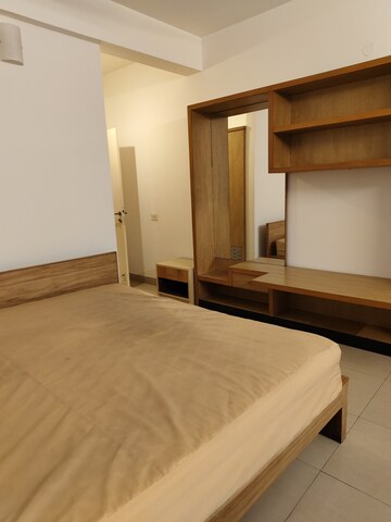 Room in 3 BHK Apartment at Cambridge Layout – for Rent