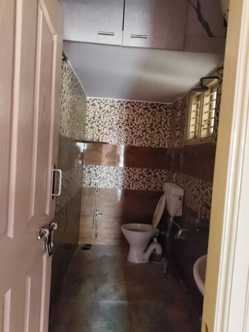 Furnished Amenities in 1 BHK Builder Floor at Halasuru – for Rent