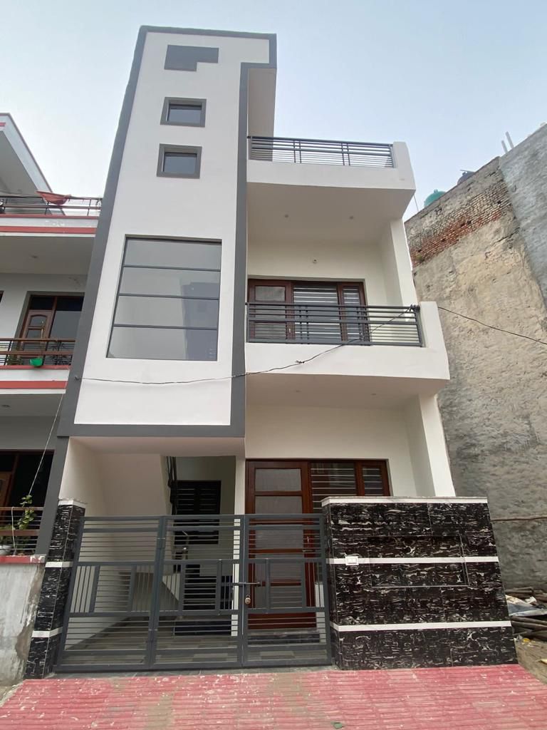 3.5 BHK + Pooja Room Independent House For Sale in Desire Properties