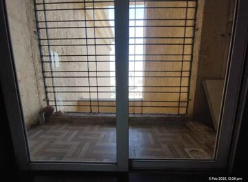 Room in 2 BHK Apartment at Fenkin Belleza, Kasarvadavali – for Sale