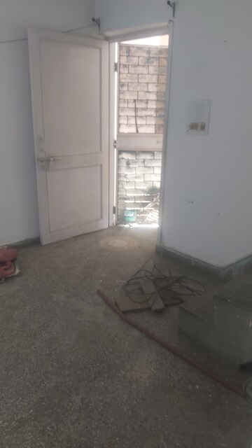 Bedroom in 1.5 BHK Apartment at Mayur Vihar – for Rent