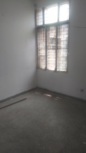 Room in 1.5 BHK Apartment at Mayur Vihar – for Rent