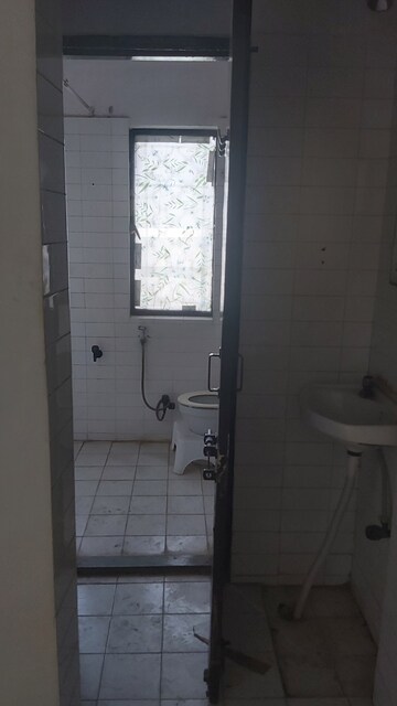 Bathroom in 2.5 BHK Apartment at Mayur Vihar – for Rent