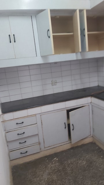 Kitchen in 2.5 BHK Apartment at Mayur Vihar – for Rent