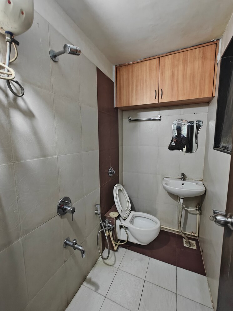Bathroom, beverly-park 3 Bedroom 1500 Sq.Ft. Apartment In Nerul Navi Mumbai 8189766