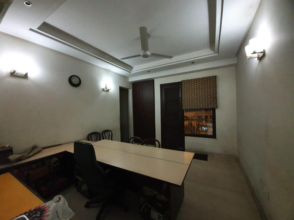 4 BHK + Pooja Room Builder Floor For Sale in Anand Vihar A-Block On ro