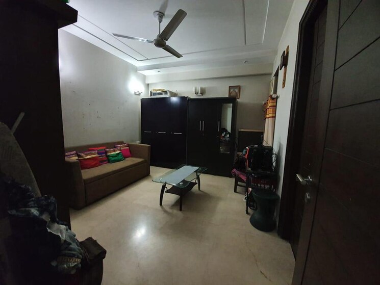  Parking, anand vihar 4 Bedroom 3250 Sq.Ft. Builder Floor In Anand Vihar Delhi 8189820