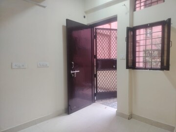 Room in 2 BHK Apartment at Mohan Cooperative Industrial Estate – for Rent