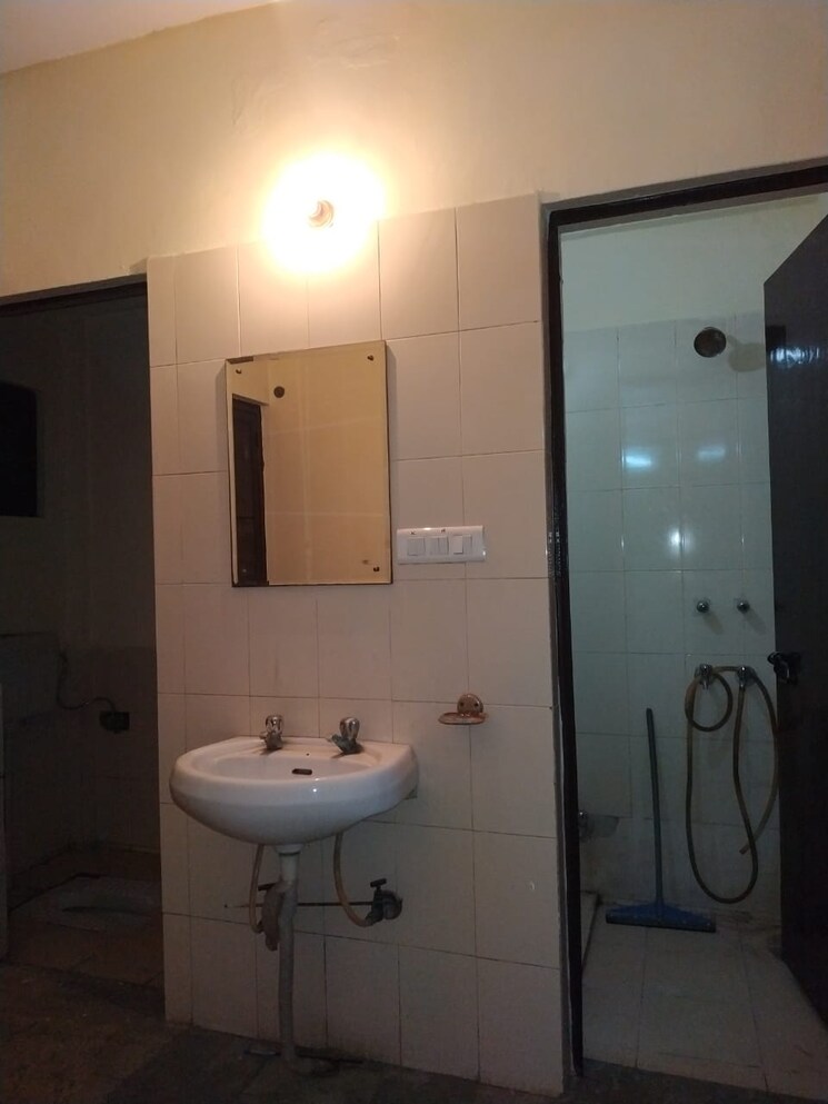 Bathroom, molarband 1 Bedroom 516 Sq.Ft. Apartment In Molarband Delhi 8189839