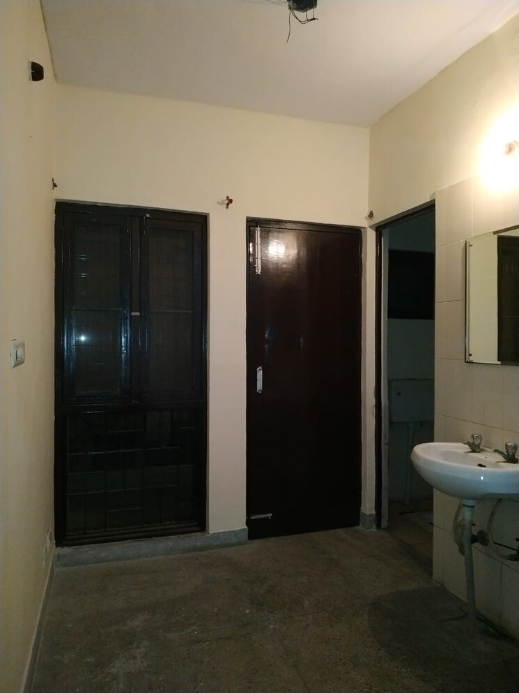 Bathroom, molarband 1 Bedroom 516 Sq.Ft. Apartment In Molarband Delhi 8189839